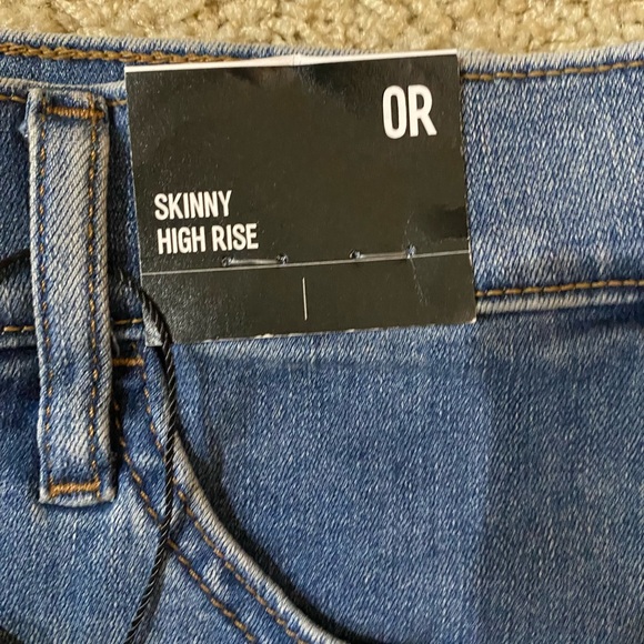 Express Ladies Medium Wash Raw Hem Skinny High Rise Jeans NWT - Picture 4 of 7